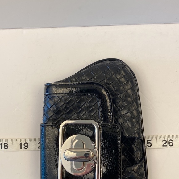 Guess purse wristlet magnet lock zippered pocket black woven silver hardware - Picture 8 of 9